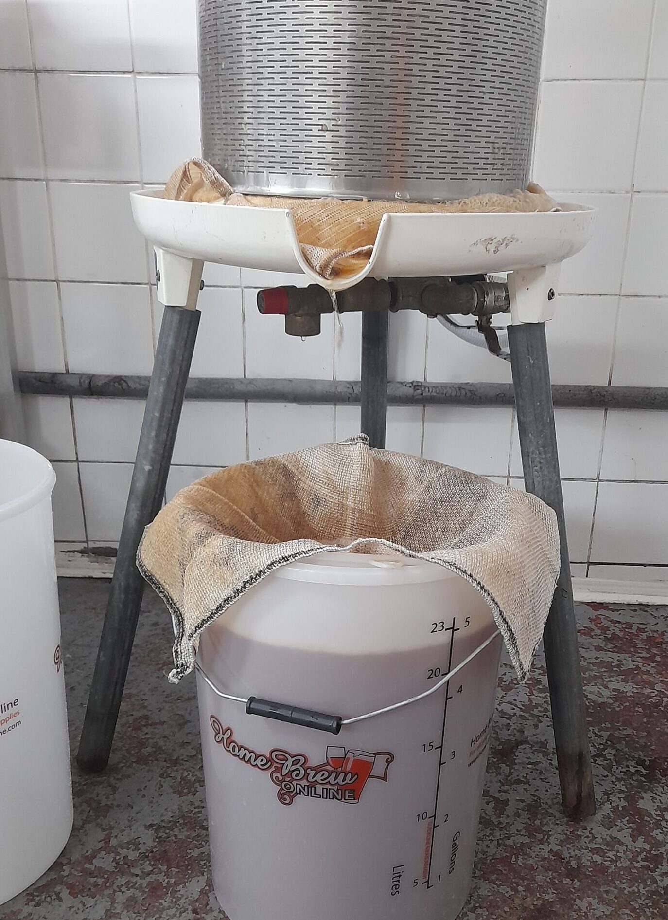 Apple juicing equipment